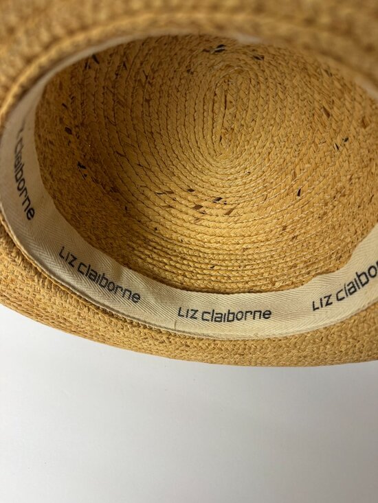 Hat 100% Raffia    22 1/4\